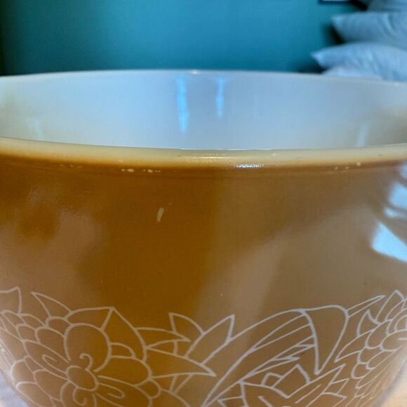 Vintage Pyrex Woodland Casserole Dish 474B Light Tan No Lid - Picture 3 of 9